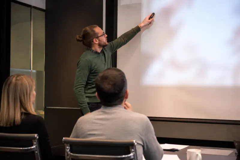 A demonstration of ZoomIt in action during a presentation.