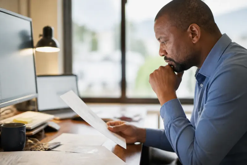 An analyst examining price sensitivity data linked to STRC's trading.